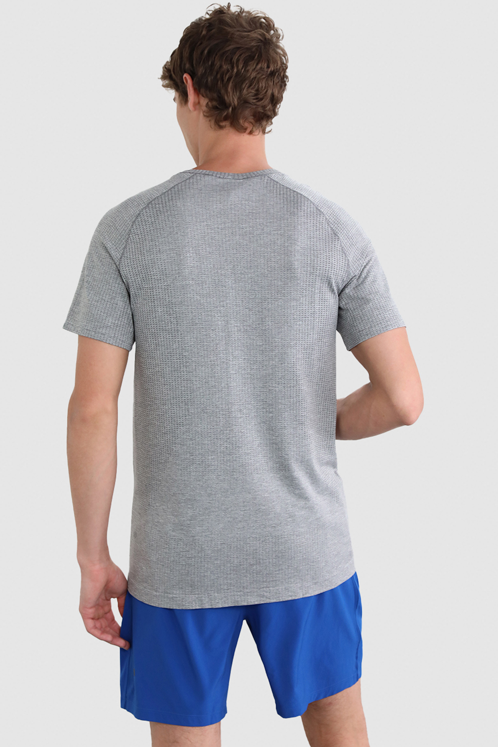 תמונת דוגמן אחורית של Metal Vent Tech Short-Sleeve Shirt