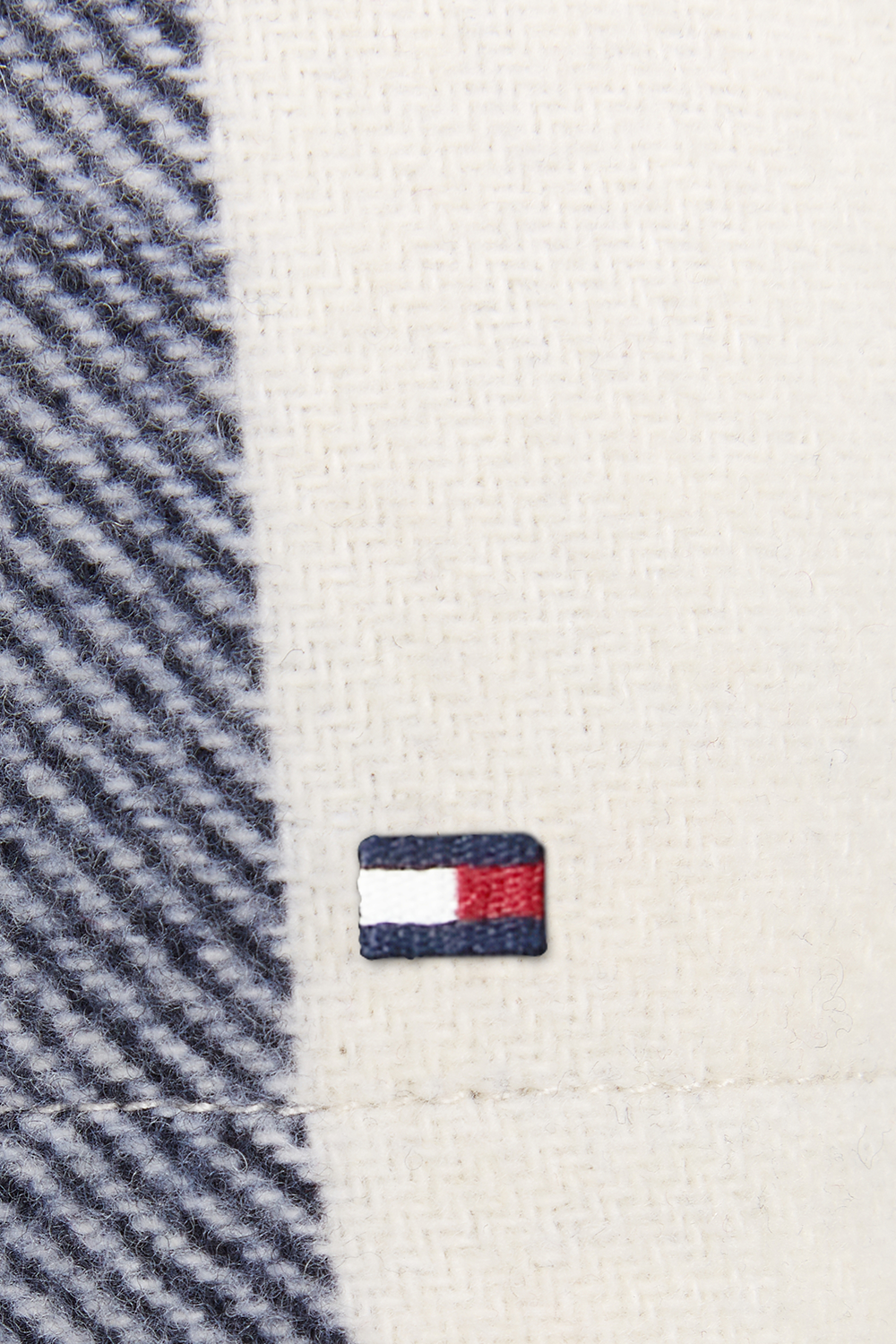 תמונת תקריב של מעיל משבצות - גילאי 4-6 שנים TOMMY HILFIGER KIDS