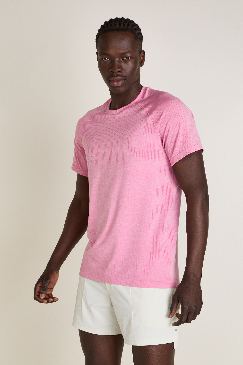 תמונת דוגמן קידמית של Metal Vent Tech Short Sleeve