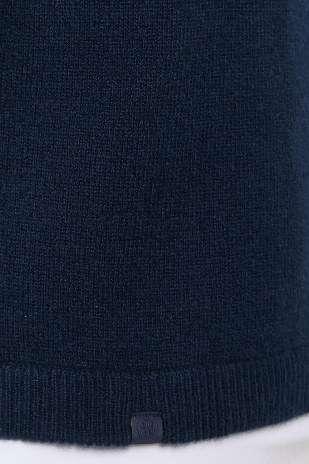 תמונת תקריב דוגמן של New Venture Cashmere Crewneck Sweater LULULEMON
