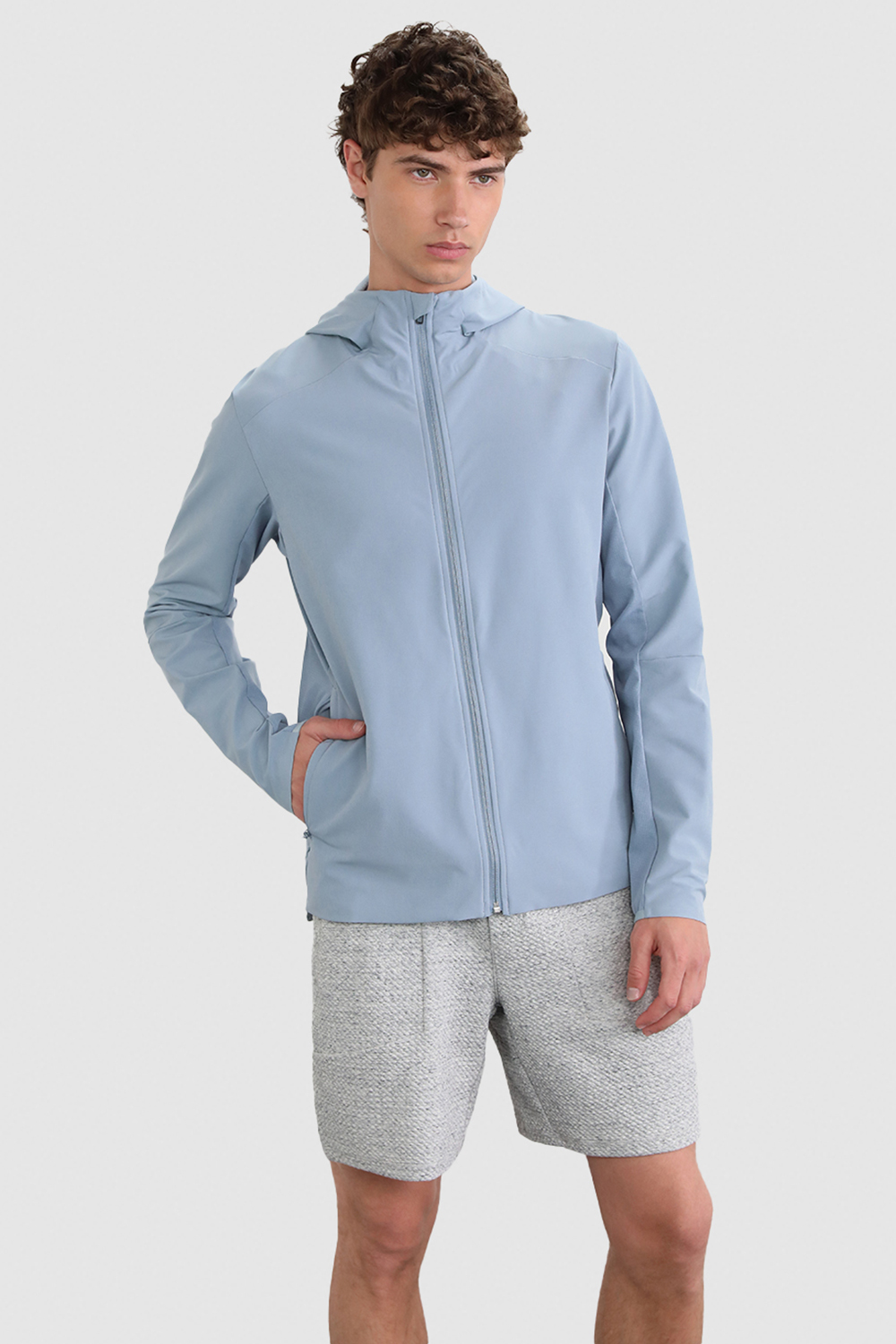 תמונת דוגמן קידמית של Warp Light Packable Jacket