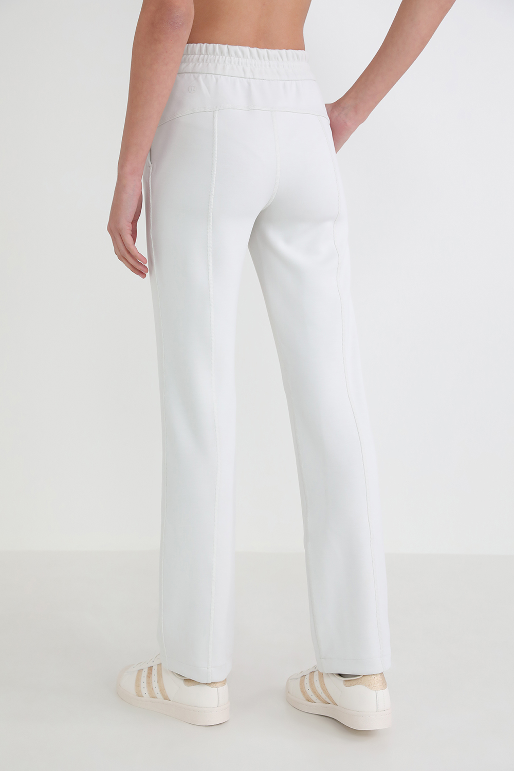 תמונת דוגמן אחורית של Softstreme High-Rise Pant