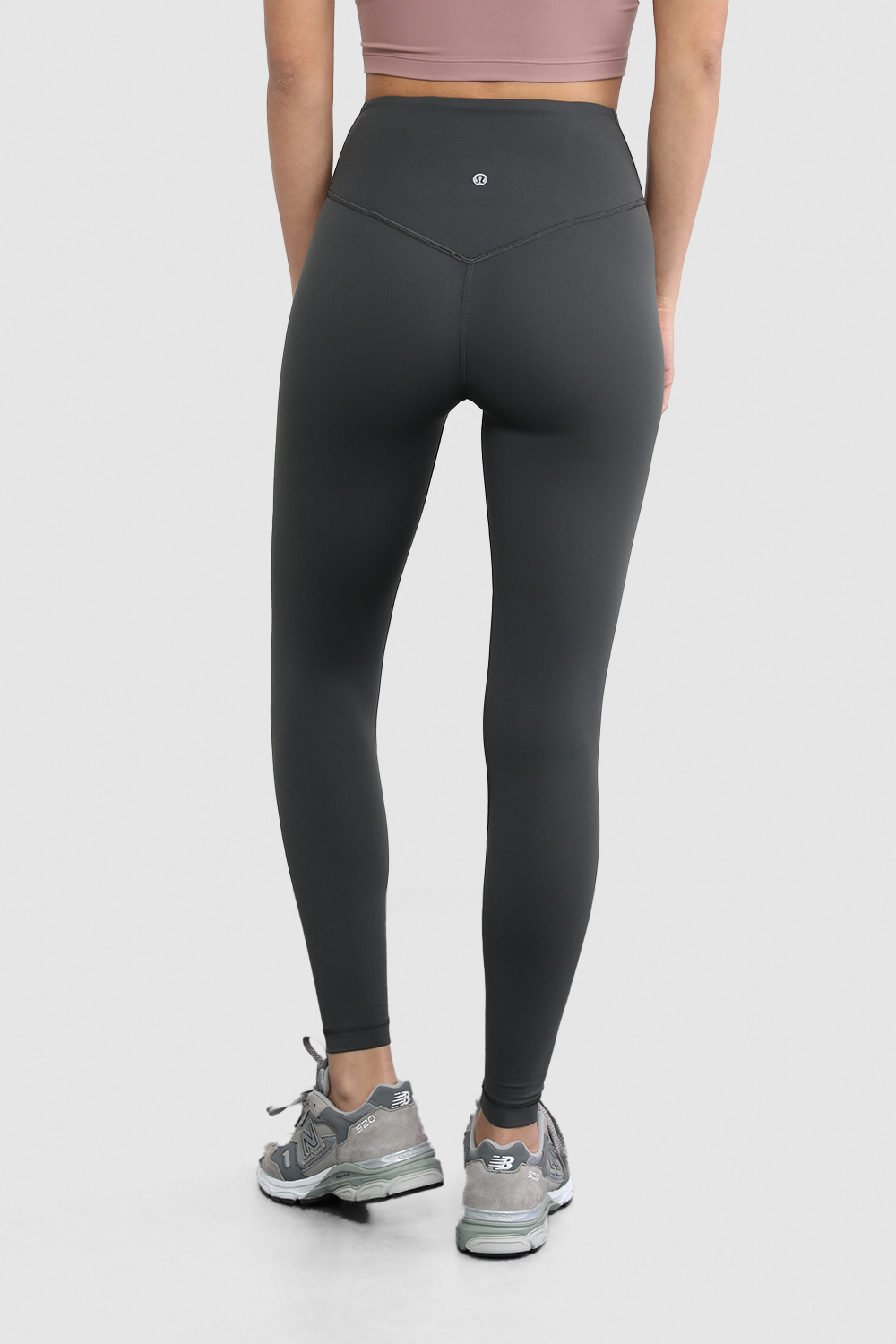 תמונת דוגמן אחורית של Align™ V-Waist Pant 25