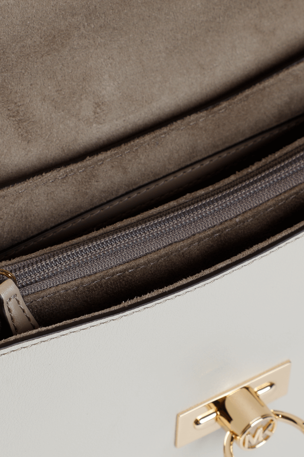 תמונת פנים של Hendrix MD Two Tone Messenger Bag in Light Sand MICHAEL KORS