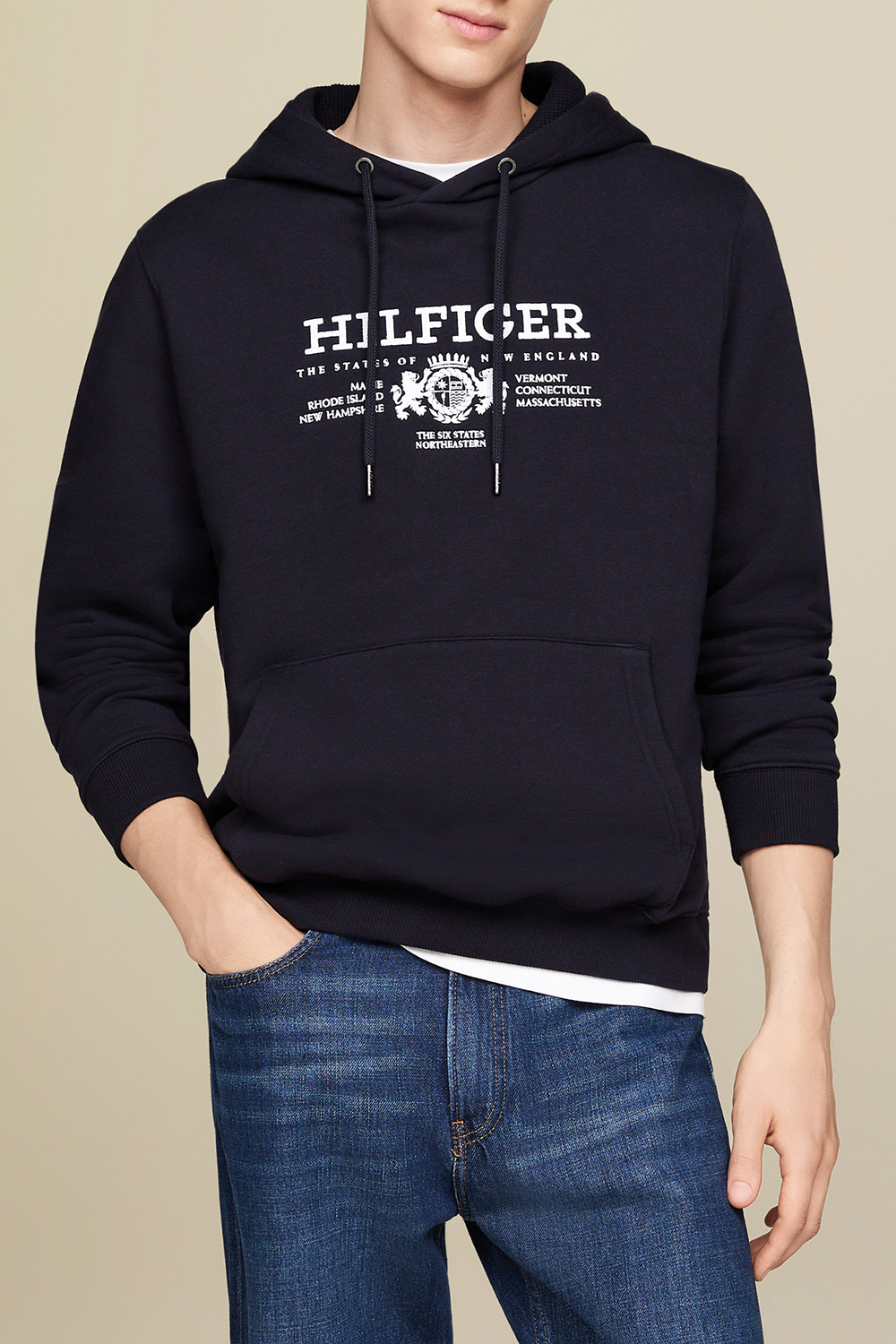 תמונת דוגמן קידמית של סווטשירט קפוצ'ון TOMMY HILFIGER