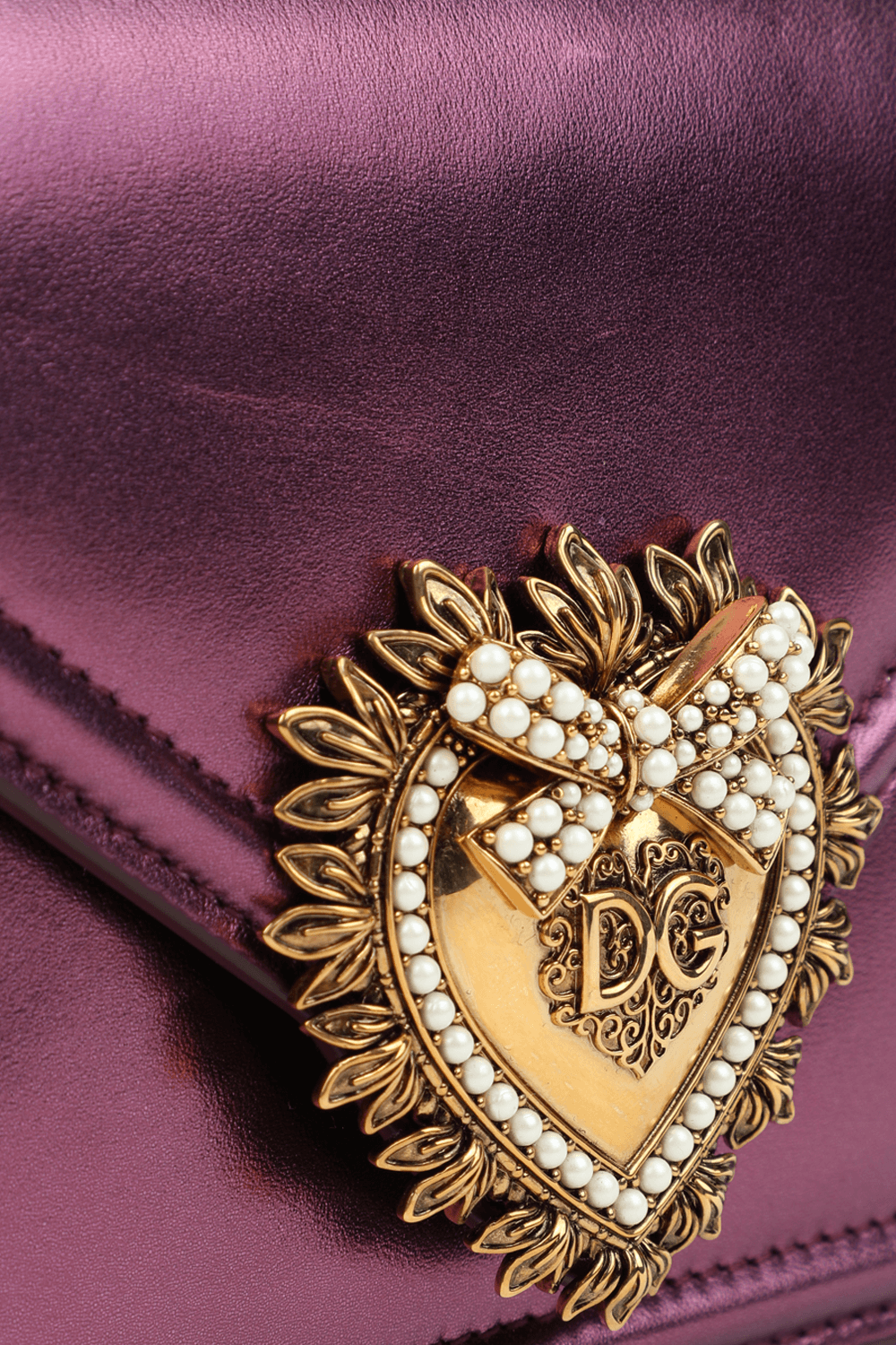 תמונת תקריב של Devotion Small Bag in Dark Pink DOLCE & GABBANA