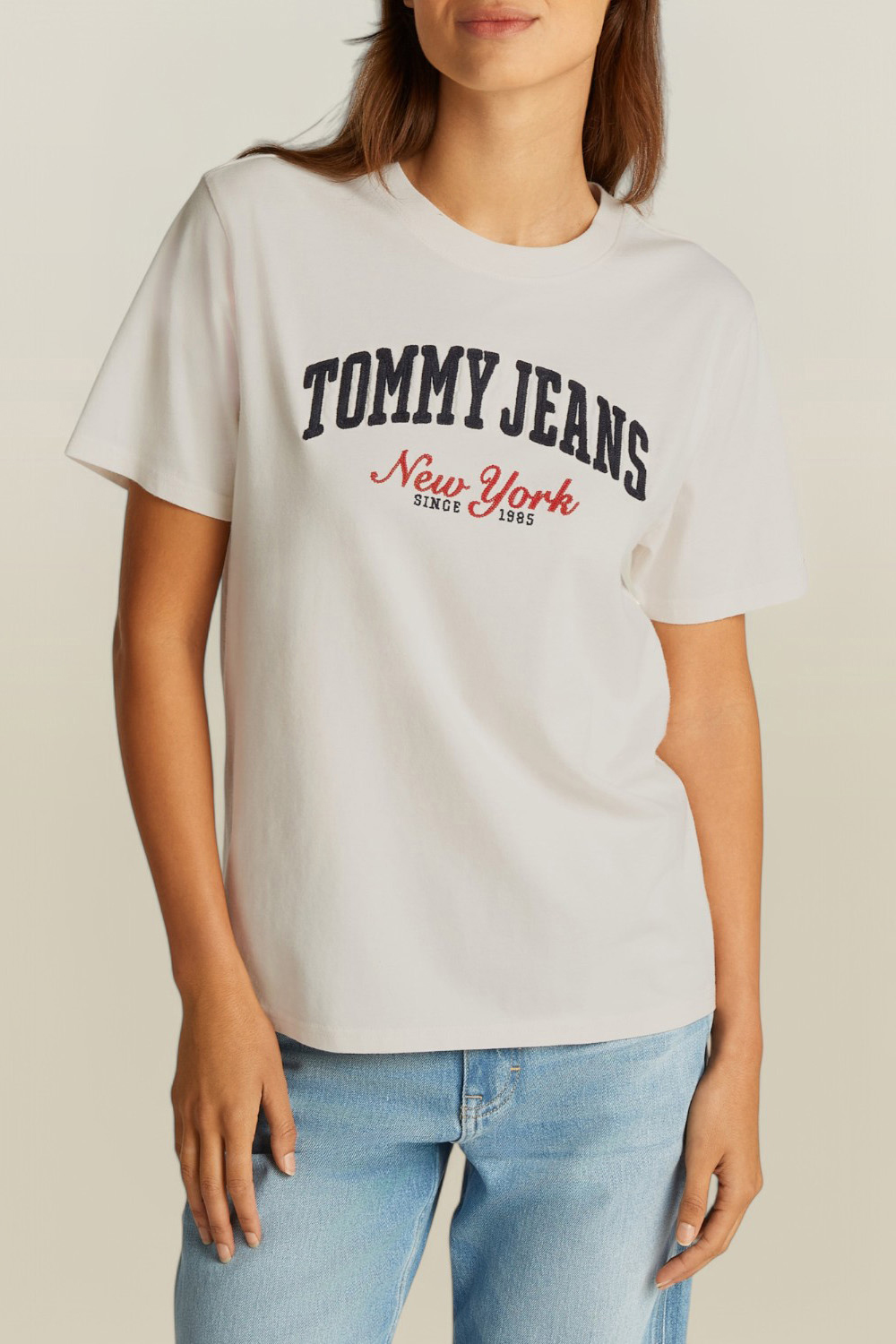 תמונת דוגמן קידמית של חולצת טי TOMMY HILFIGER