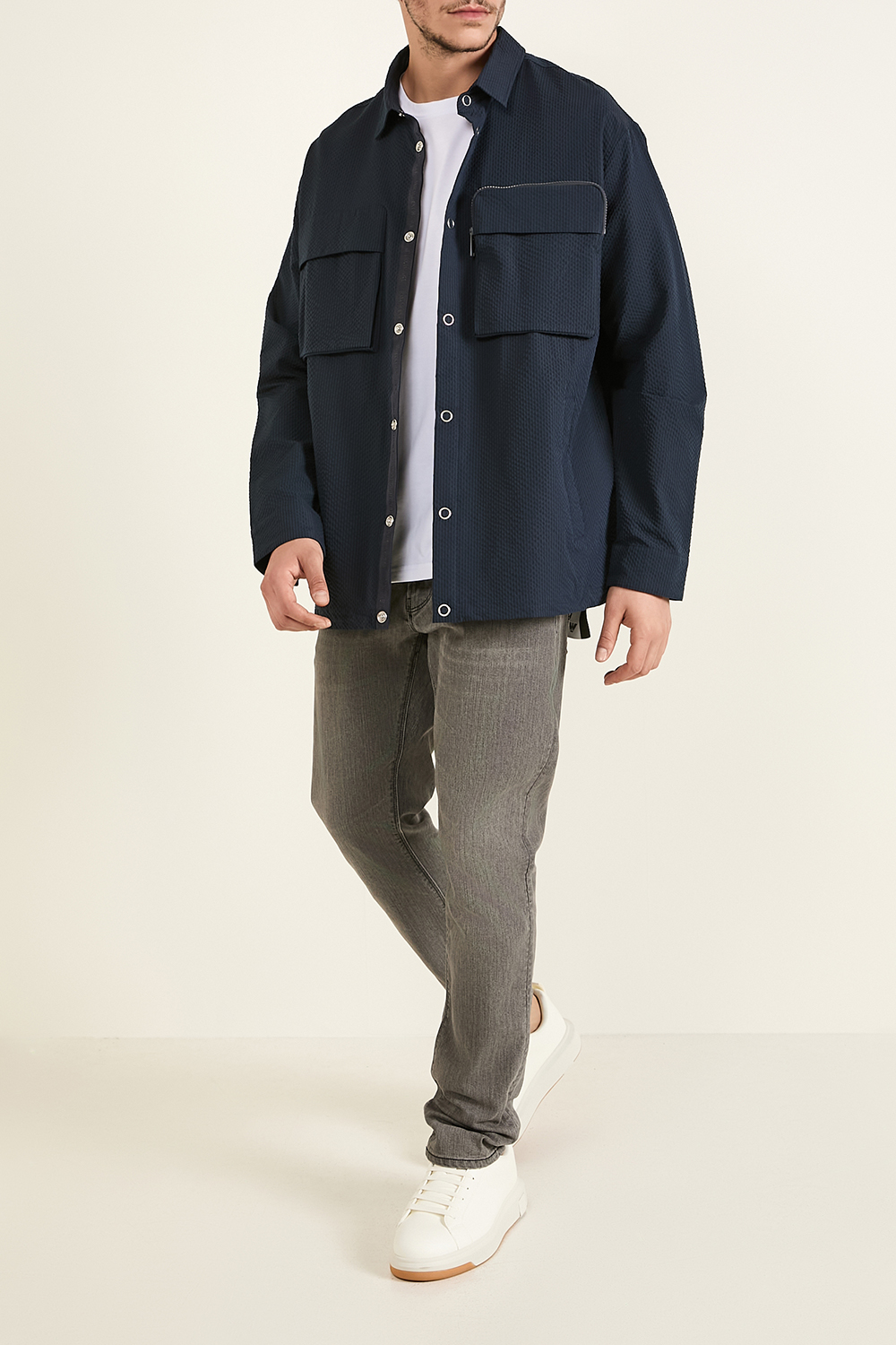 תמונת דוגמן קידמית של נעלי סניקרס ARMANI EXCHANGE