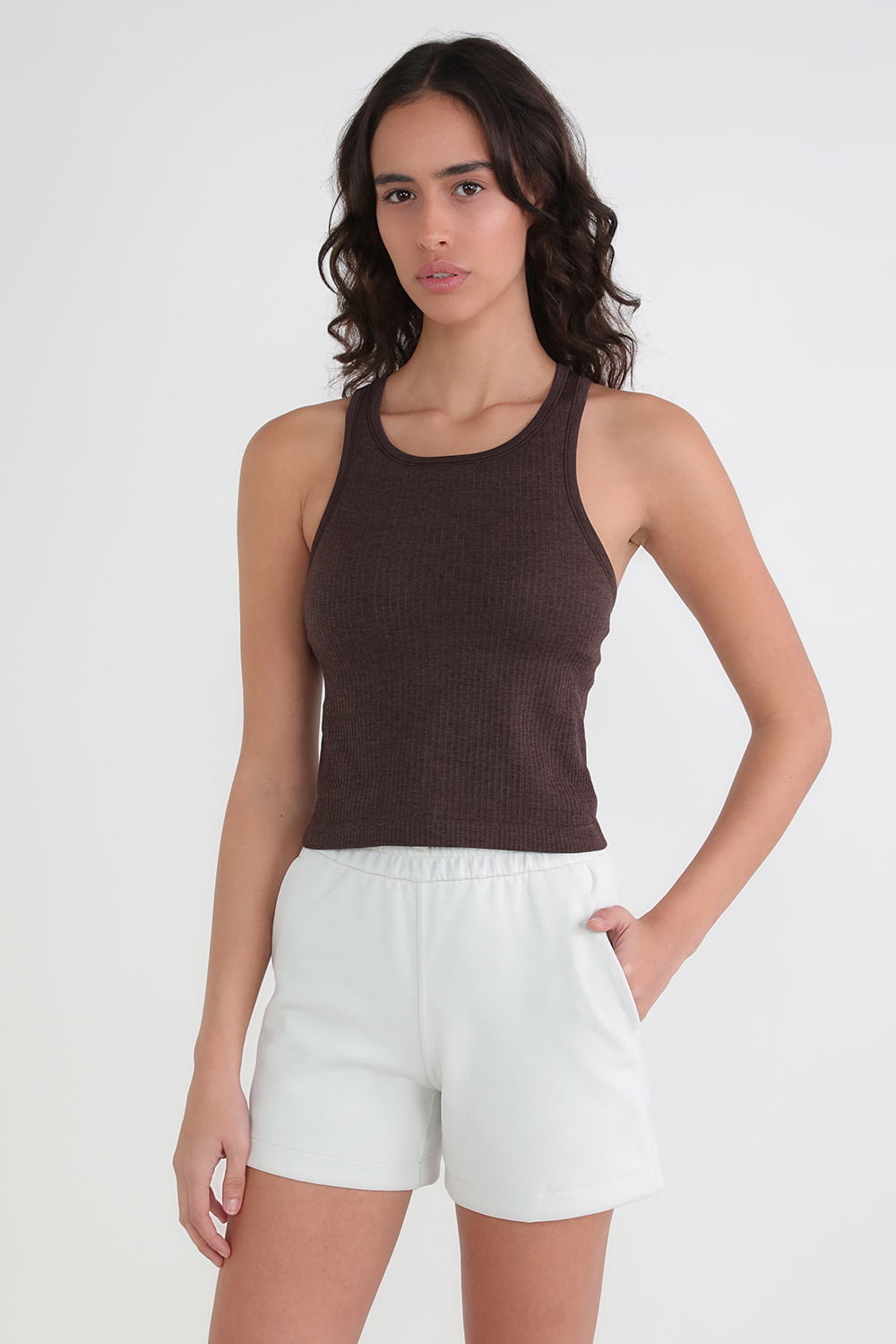 תמונת דוגמן קידמית של Ebb to Street RB Crop Tank