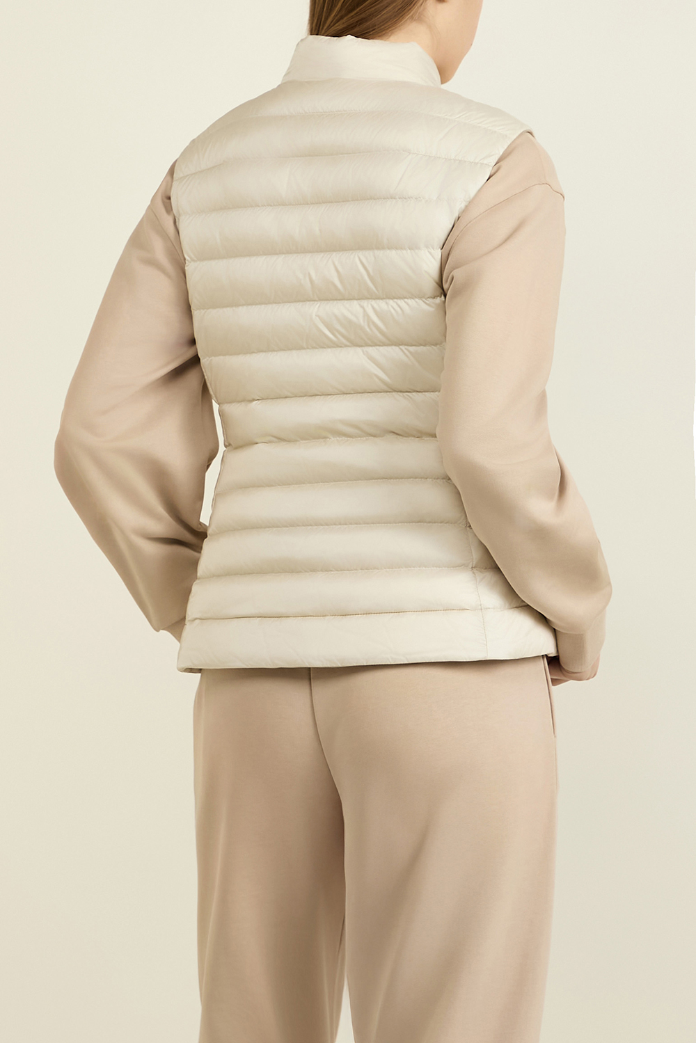 תמונת דוגמן אחורית של וסט אקולוגי סלים פיט MONCLER