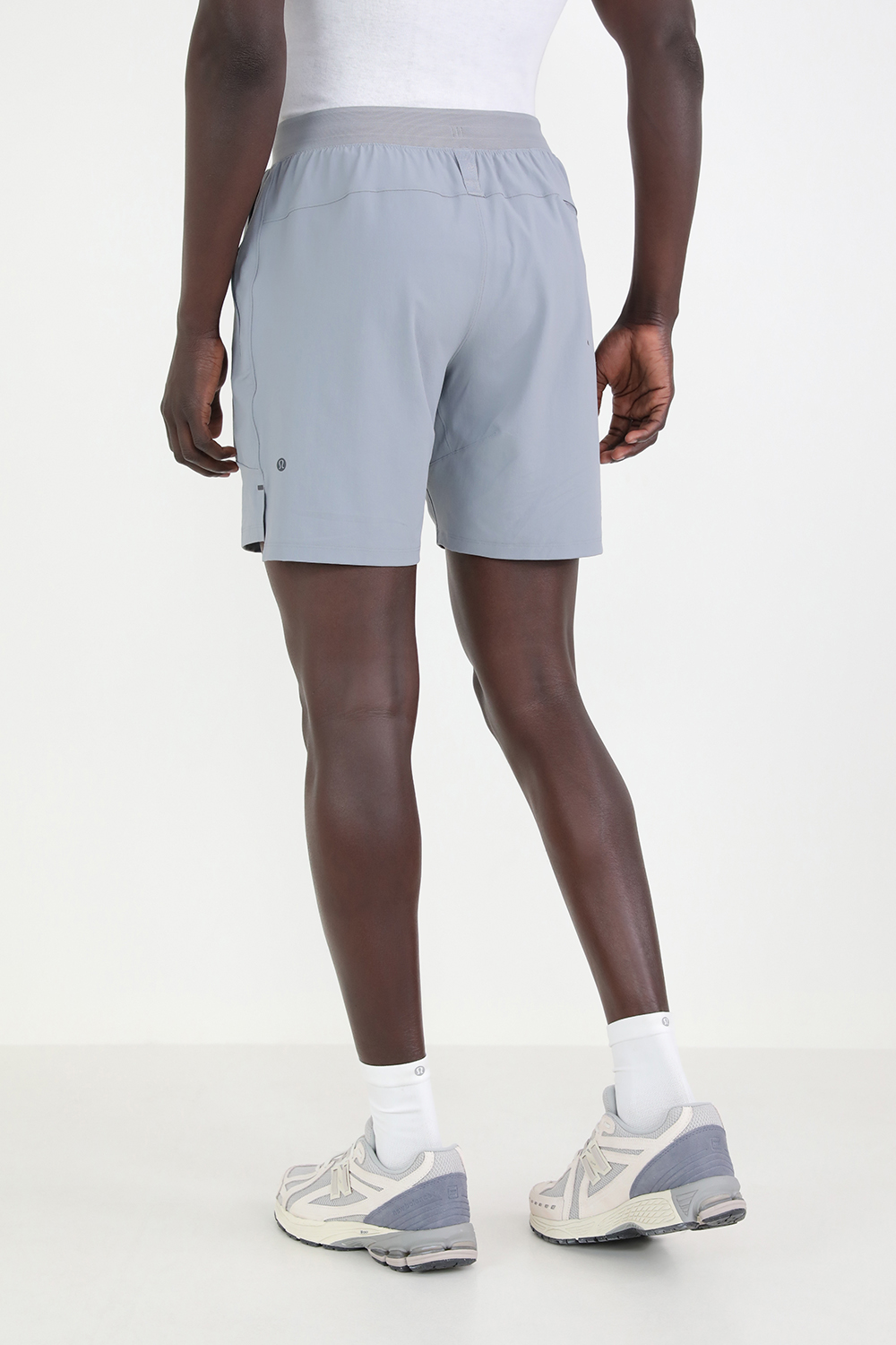 תמונת דוגמן אחורית של License To Train Short 7" *LL LULULEMON