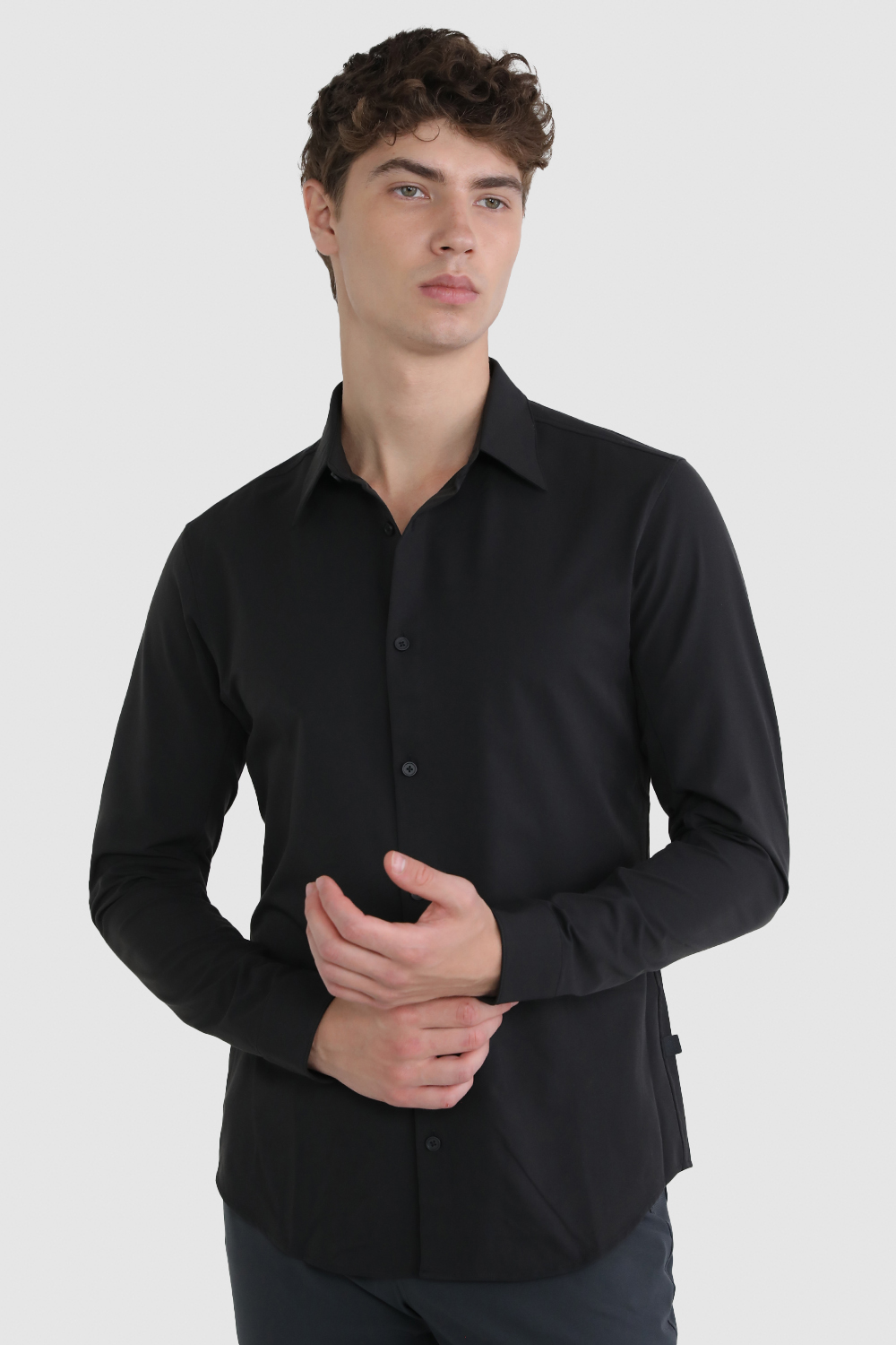תמונת דוגמן קידמית של New Venture Slim-Fit Long-Sleeve Shirt