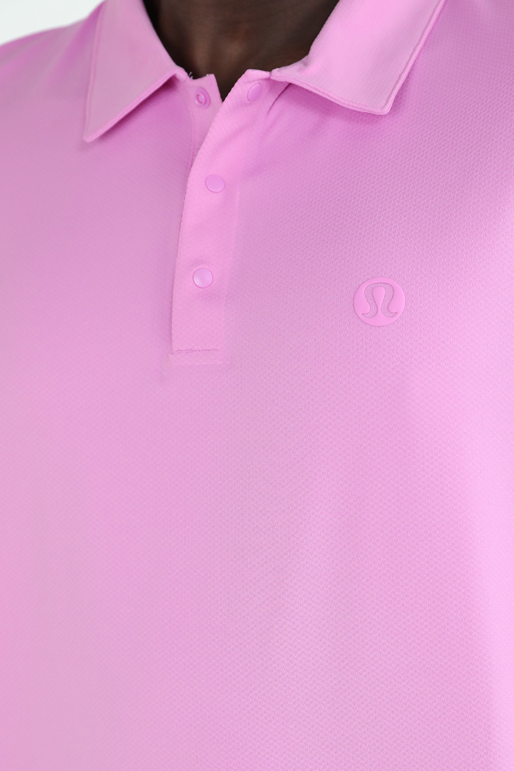 תמונת תקריב דוגמן של Logo Sport Polo Short Sleeve LULULEMON