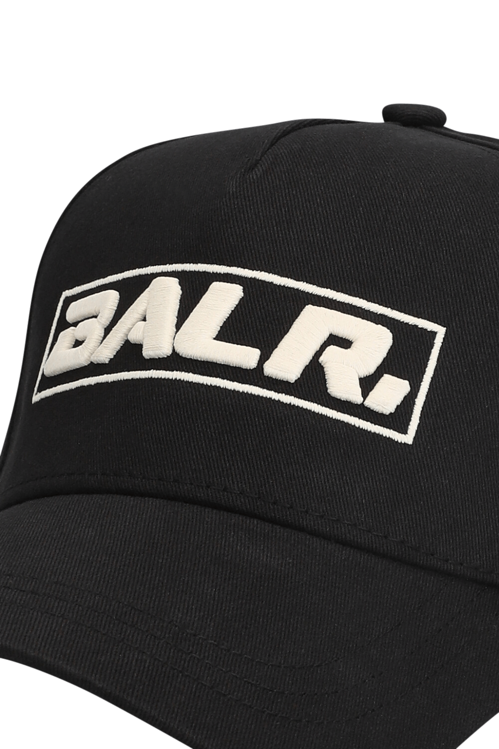 תמונת תקריב של כובע מצחייה BALR