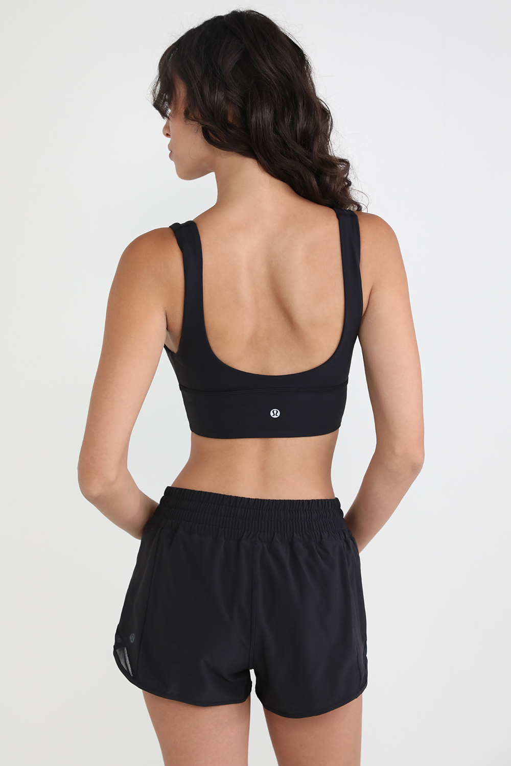 תמונת דוגמן אחורית של Align V Neck Bra A/B Cup