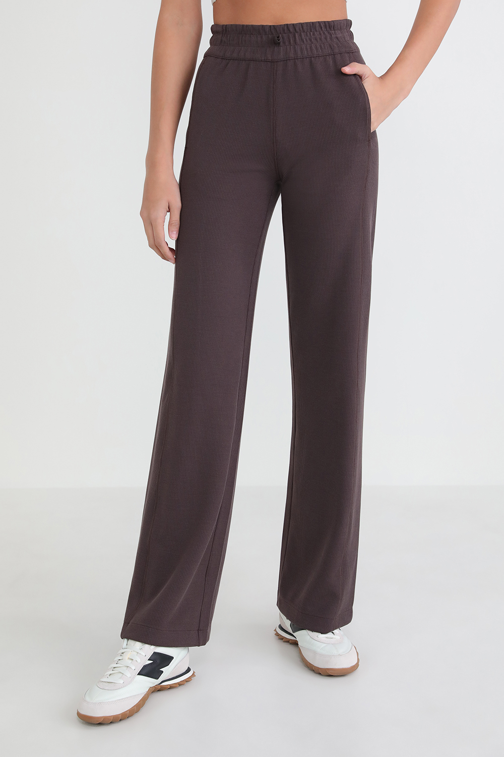 תמונת דוגמן קידמית של Ribbed Softstreme High-Rise Pant 32