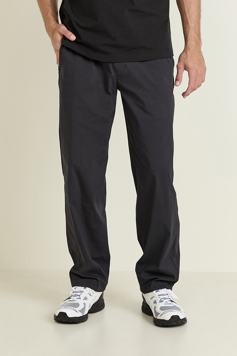 תמונת דוגמן קידמית של Poplin Relaxed-Fit Pant LULULEMON