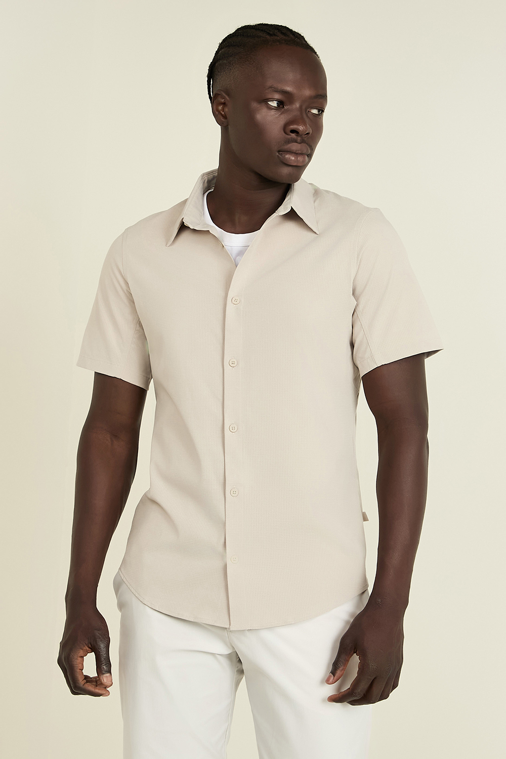 תמונת דוגמן קידמית של Airing Easy Short Sleeve Shirt LULULEMON