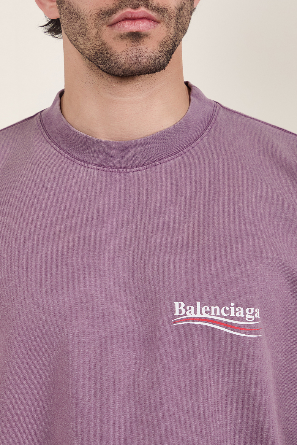 תמונת תקריב דוגמן של חולצת טי BALENCIAGA