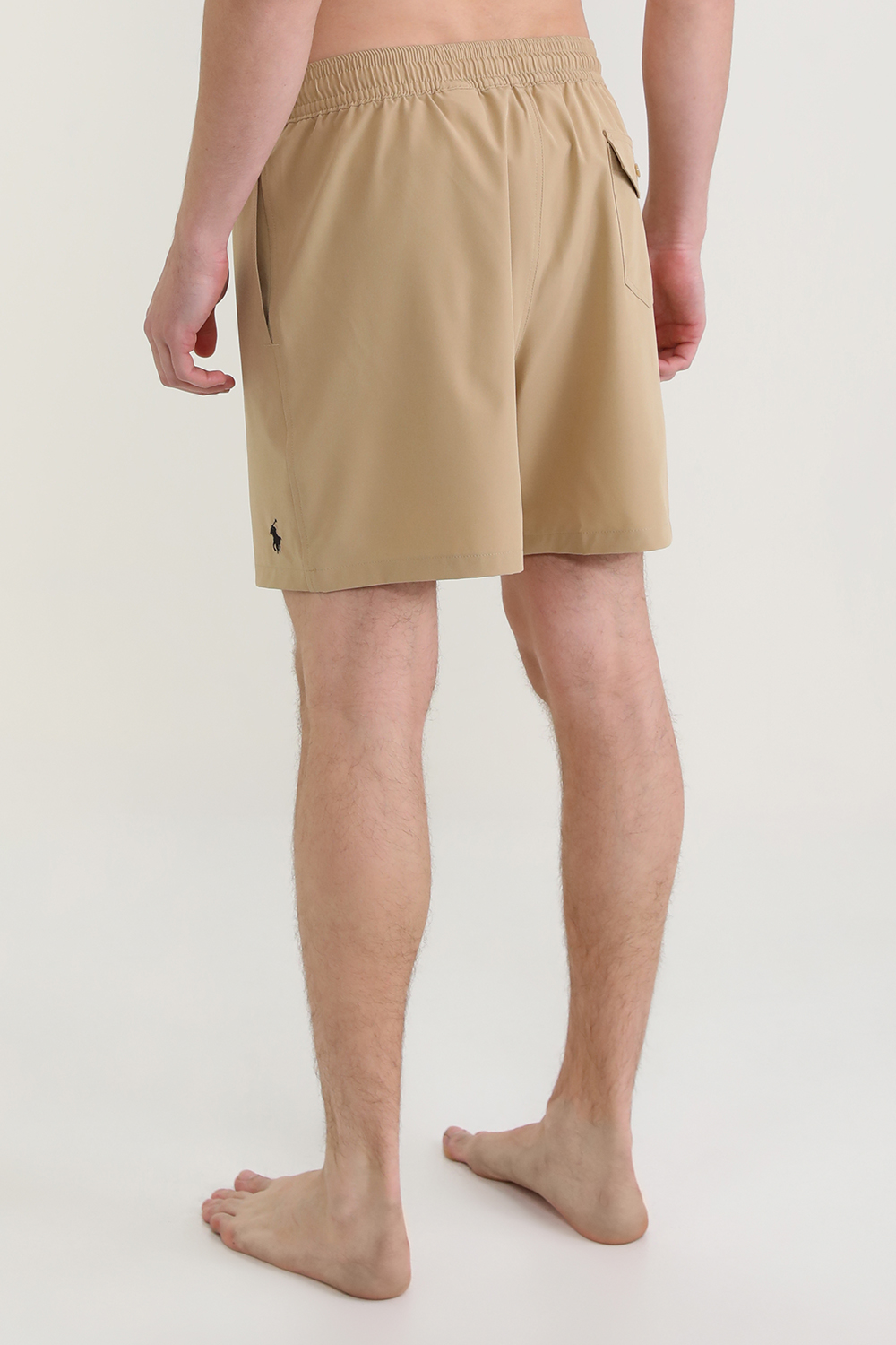 תמונת דוגמן אחורית של מכנסי טיולים קצרים POLO RALPH LAUREN