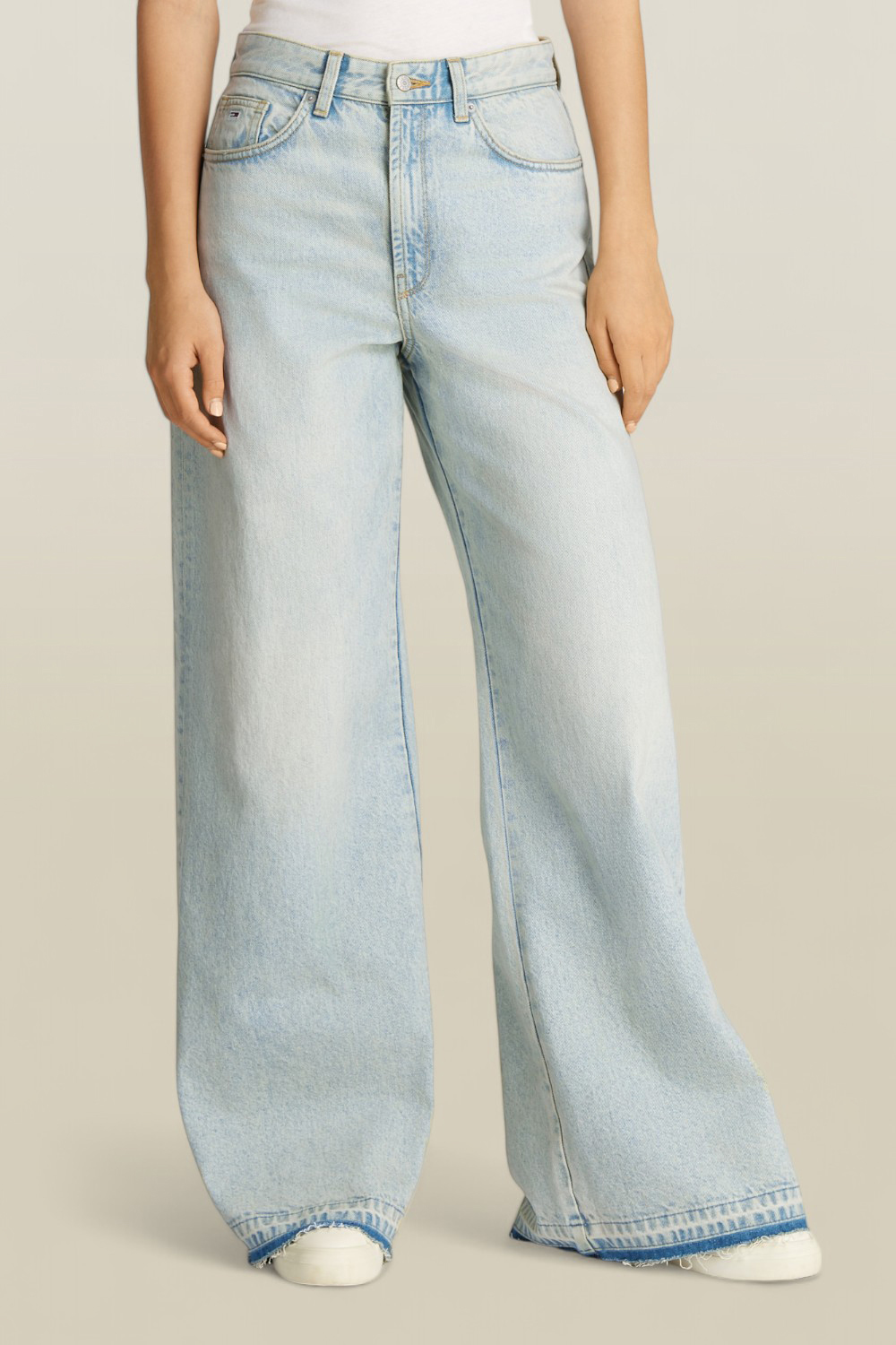 תמונת דוגמן קידמית של מכנסיים בגזרה רחבה TOMMY HILFIGER