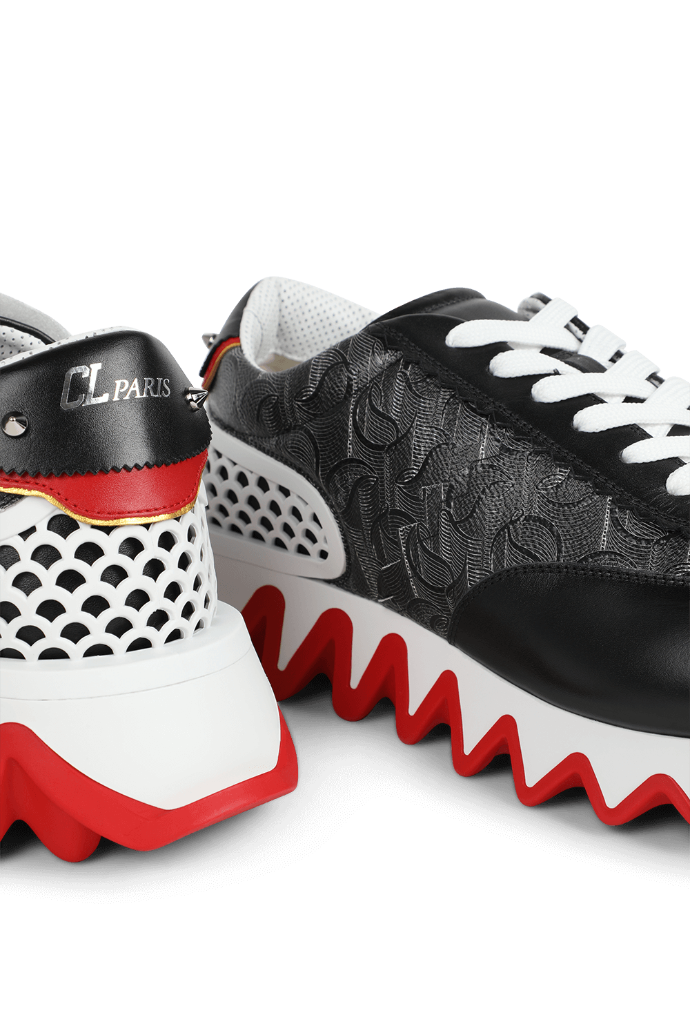 תמונת תקריב של נעלי סניקרס שארק CHRISTIAN LOUBOUTIN