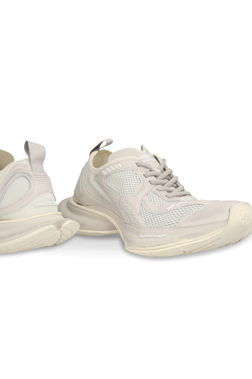 תמונת תקריב של נעלי סניקרס BALENCIAGA