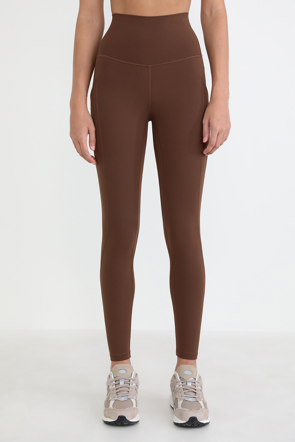 תמונת דוגמן קידמית של Align™ High-Rise Pant 25" *Pockets