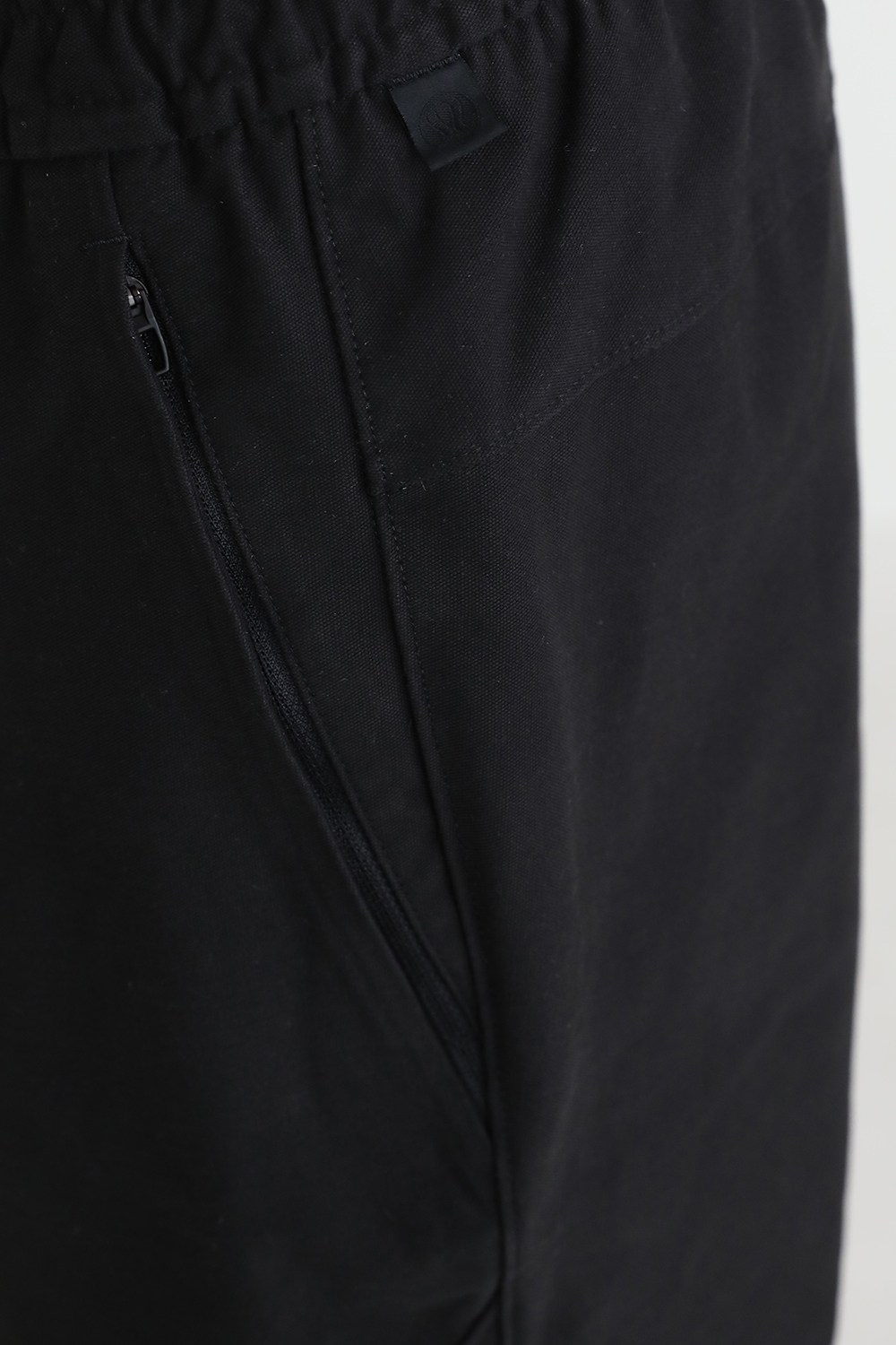 תמונת תקריב דוגמן של Utilitech Pull On Classic Fit Pant