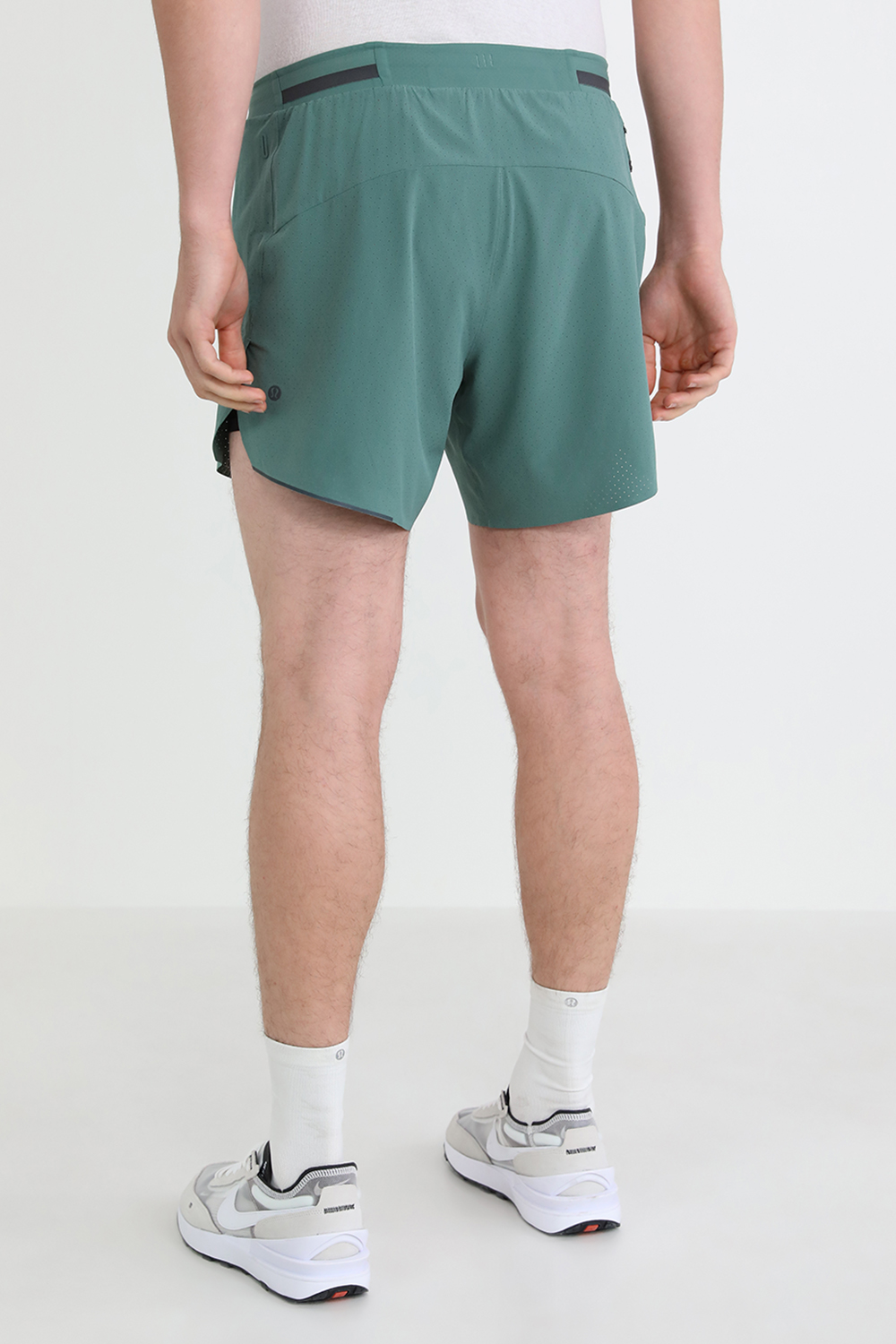תמונת דוגמן אחורית של Fast And Free Short Lined 6