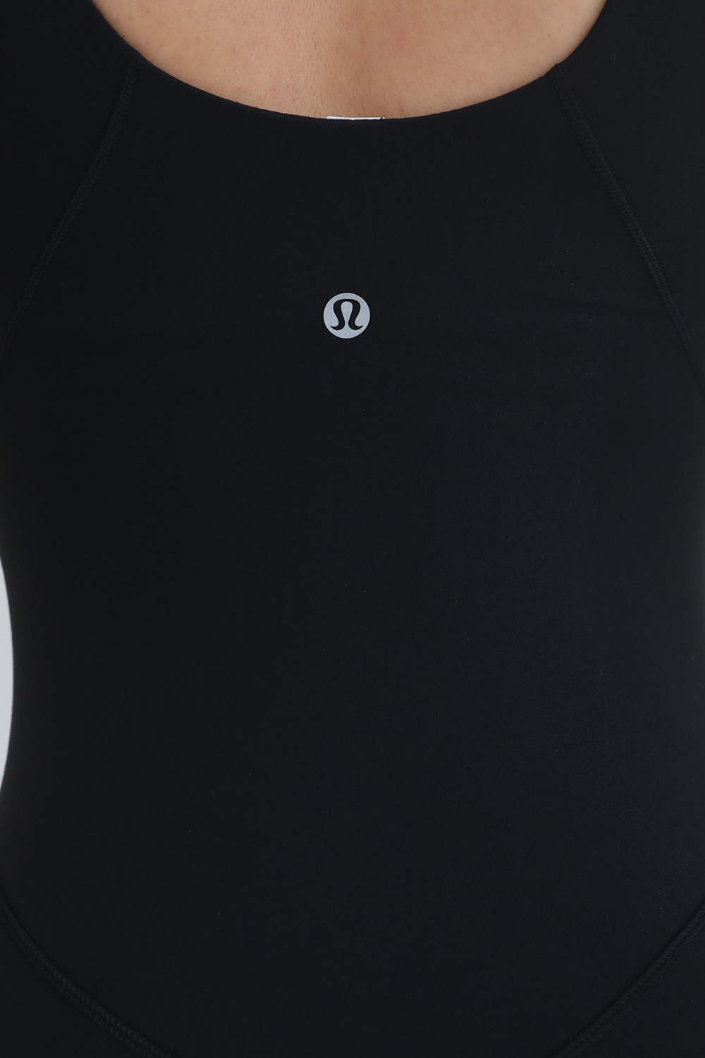 תמונת תקריב דוגמן של Align™ Bodysuit 6