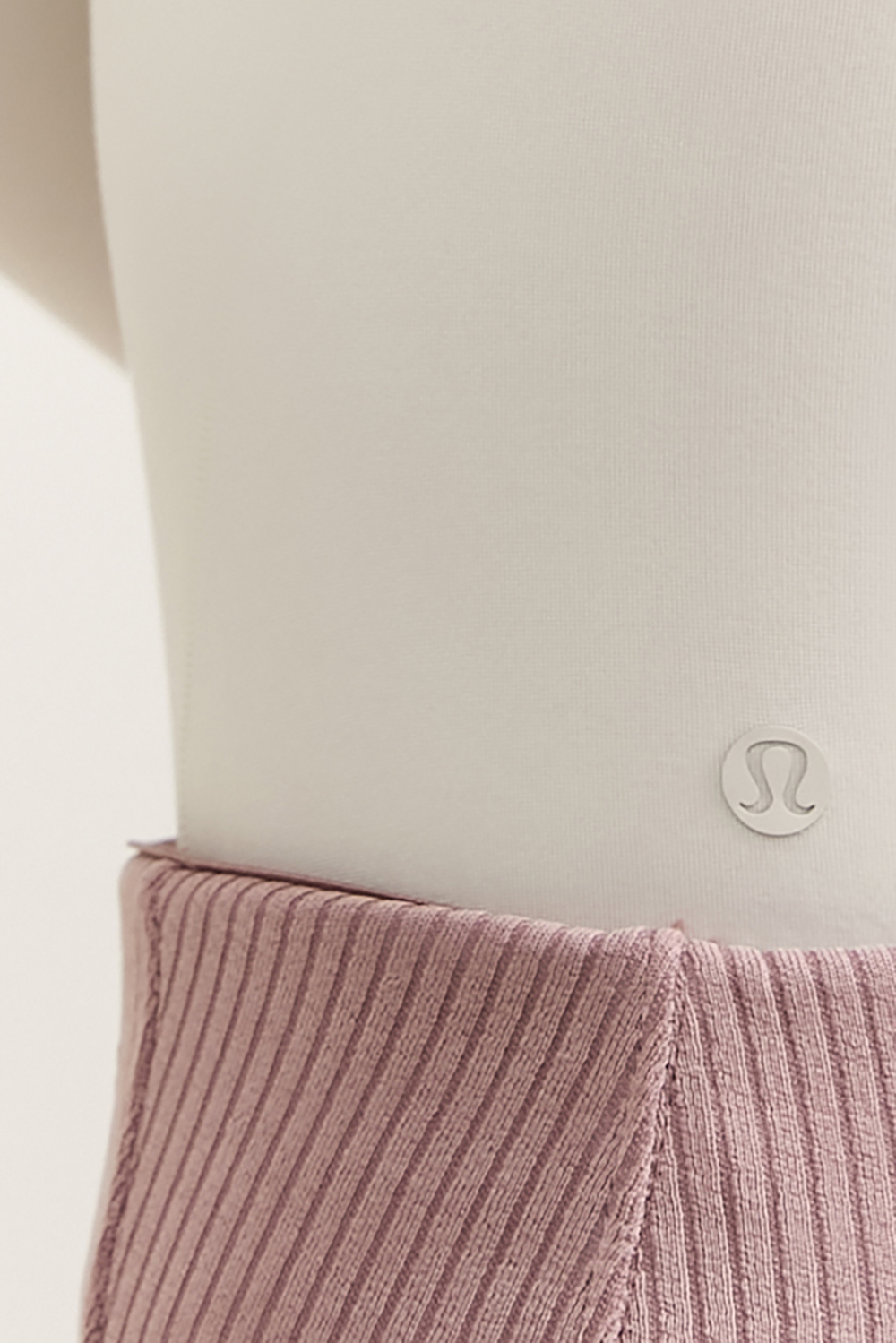 תמונת תקריב דוגמן של Nulu Crewneck Long-Sleeve Bodysuit LULULEMON