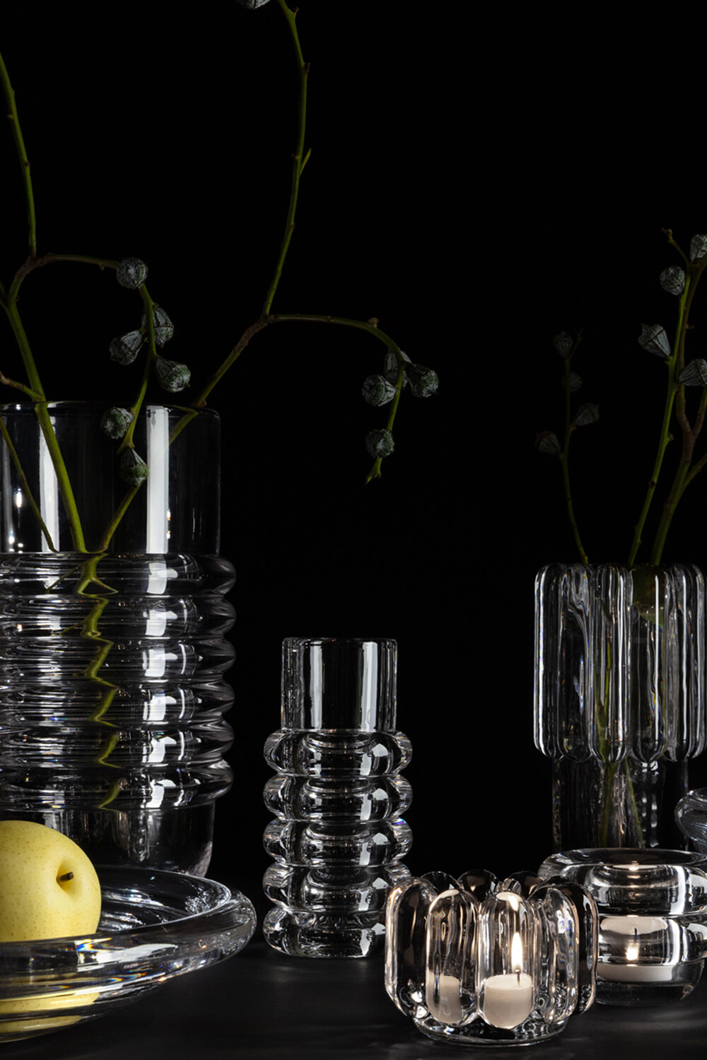 תמונת אווירה של מחזיק נרות מזכוכית TOM DIXON