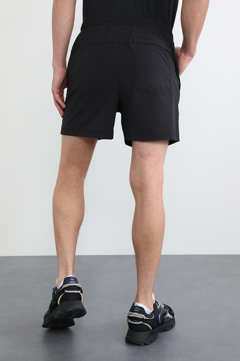 תמונת דוגמן אחורית של Bowline Short 5