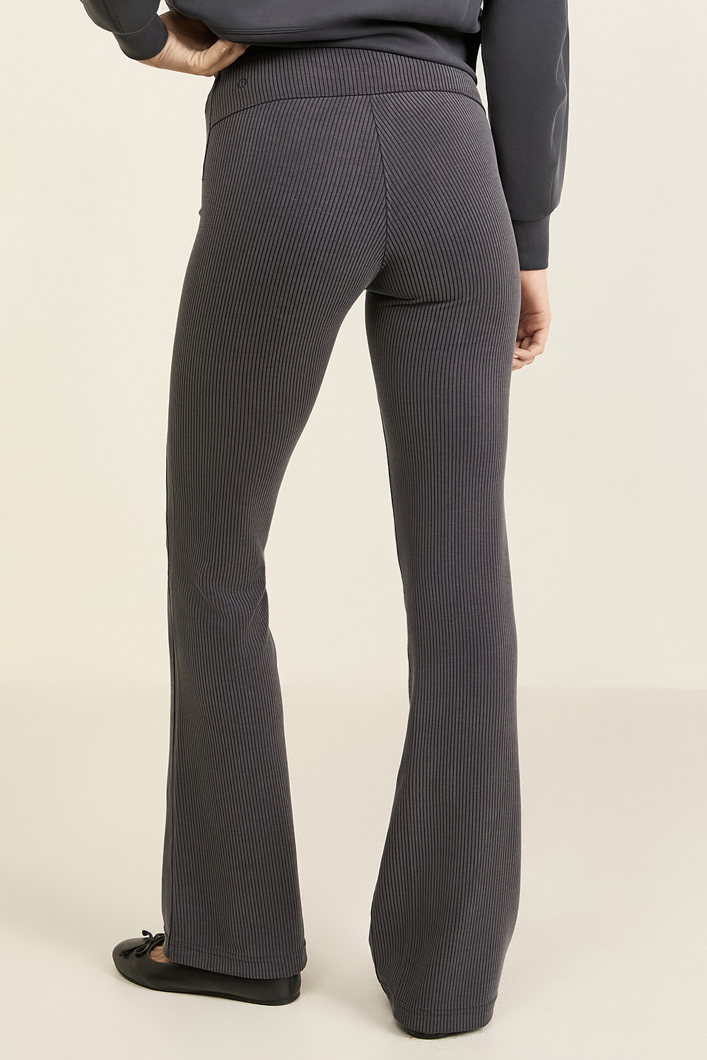 תמונת דוגמן אחורית של Lounge Softstreme Rib Flare Non Zip LULULEMON