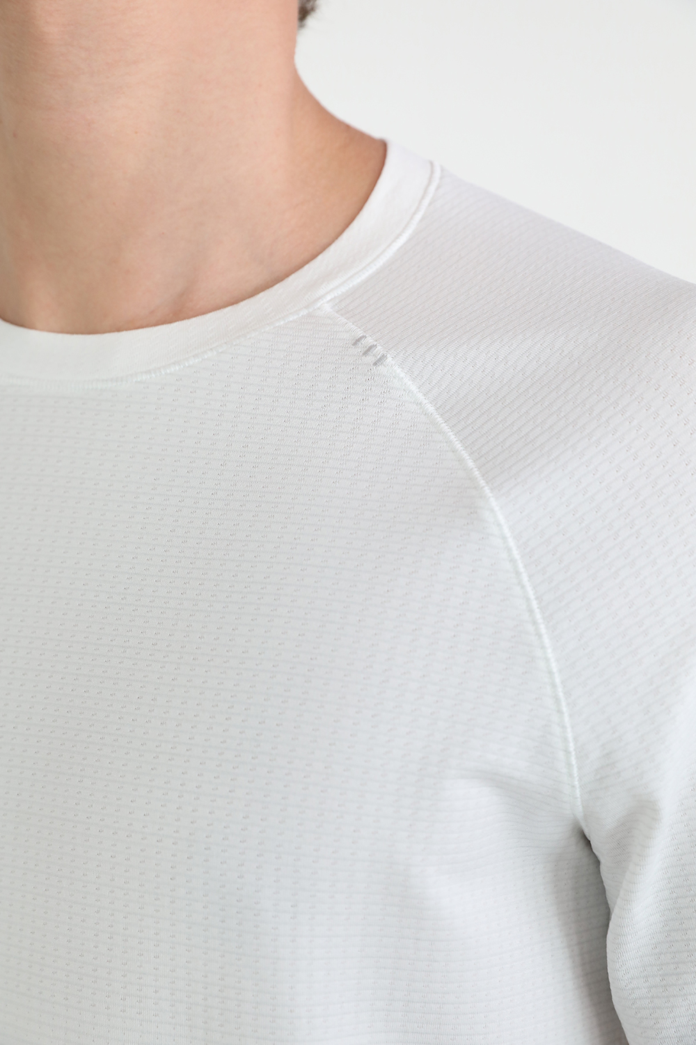 תמונת תקריב דוגמן של Metal Vent Tech Short Sleeve
