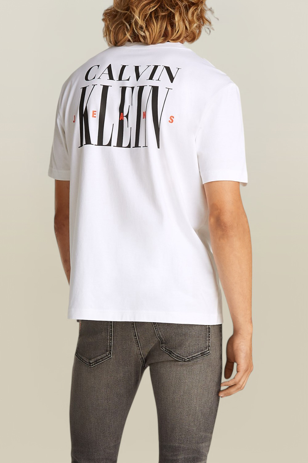 תמונת דוגמן אחורית של חולצת טי CALVIN KLEIN