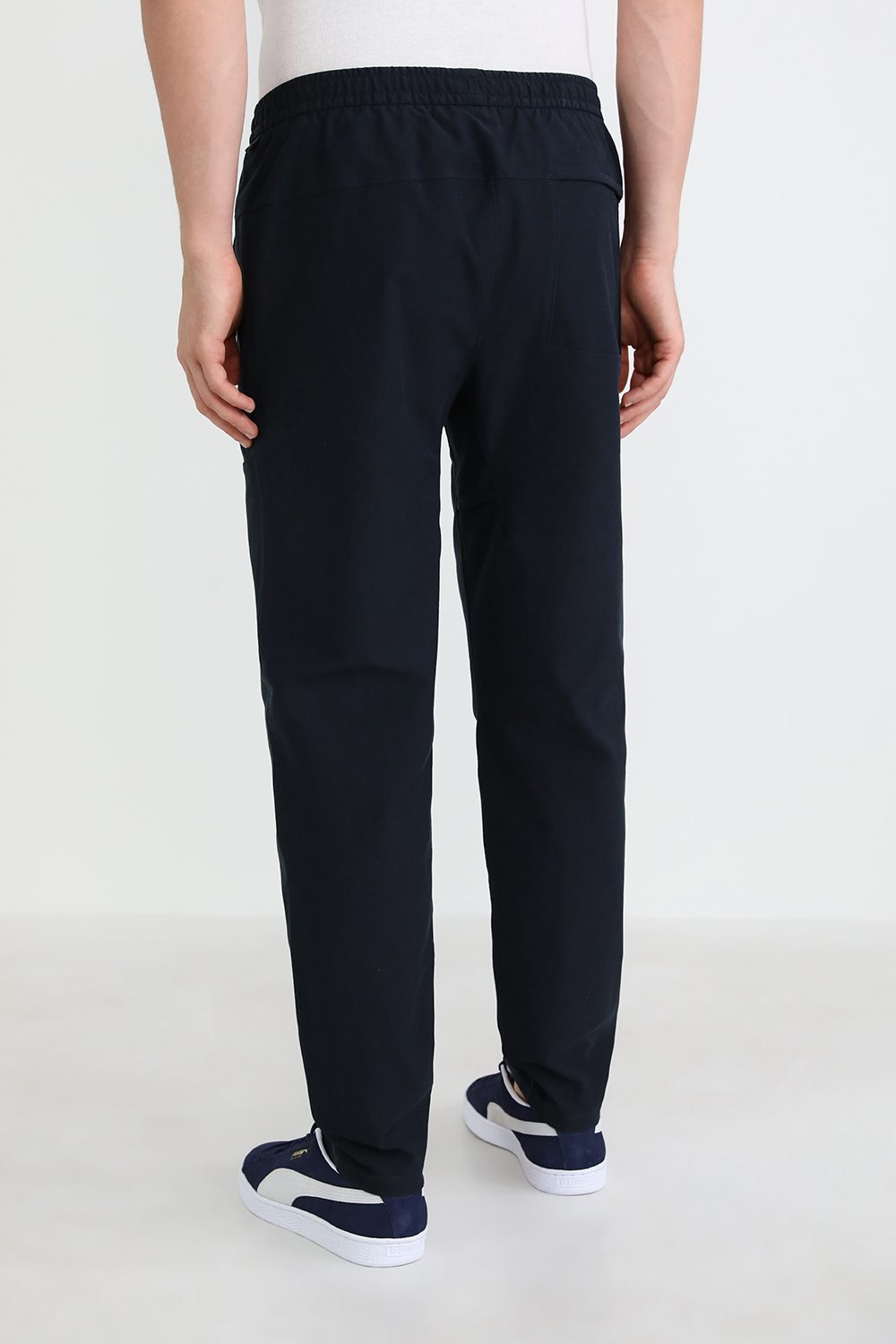 תמונת דוגמן אחורית של Utilitech Pull On Classic Fit Pant