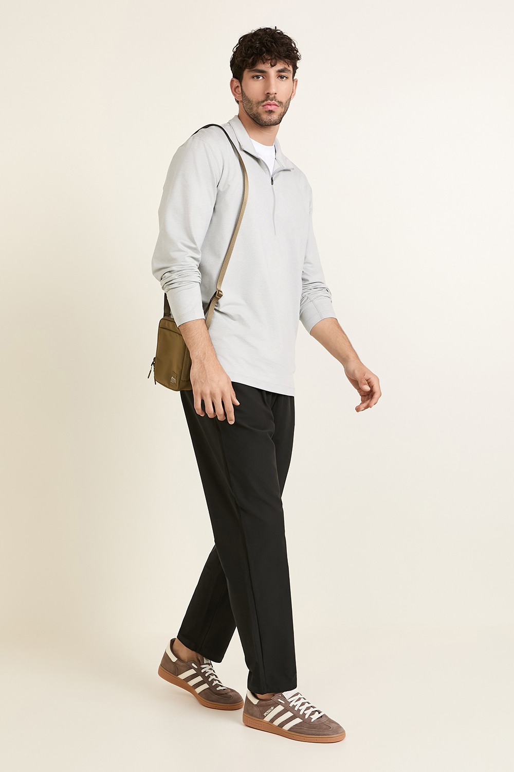 תמונת דוגמן קידמית של Easy Access Crossbody LULULEMON