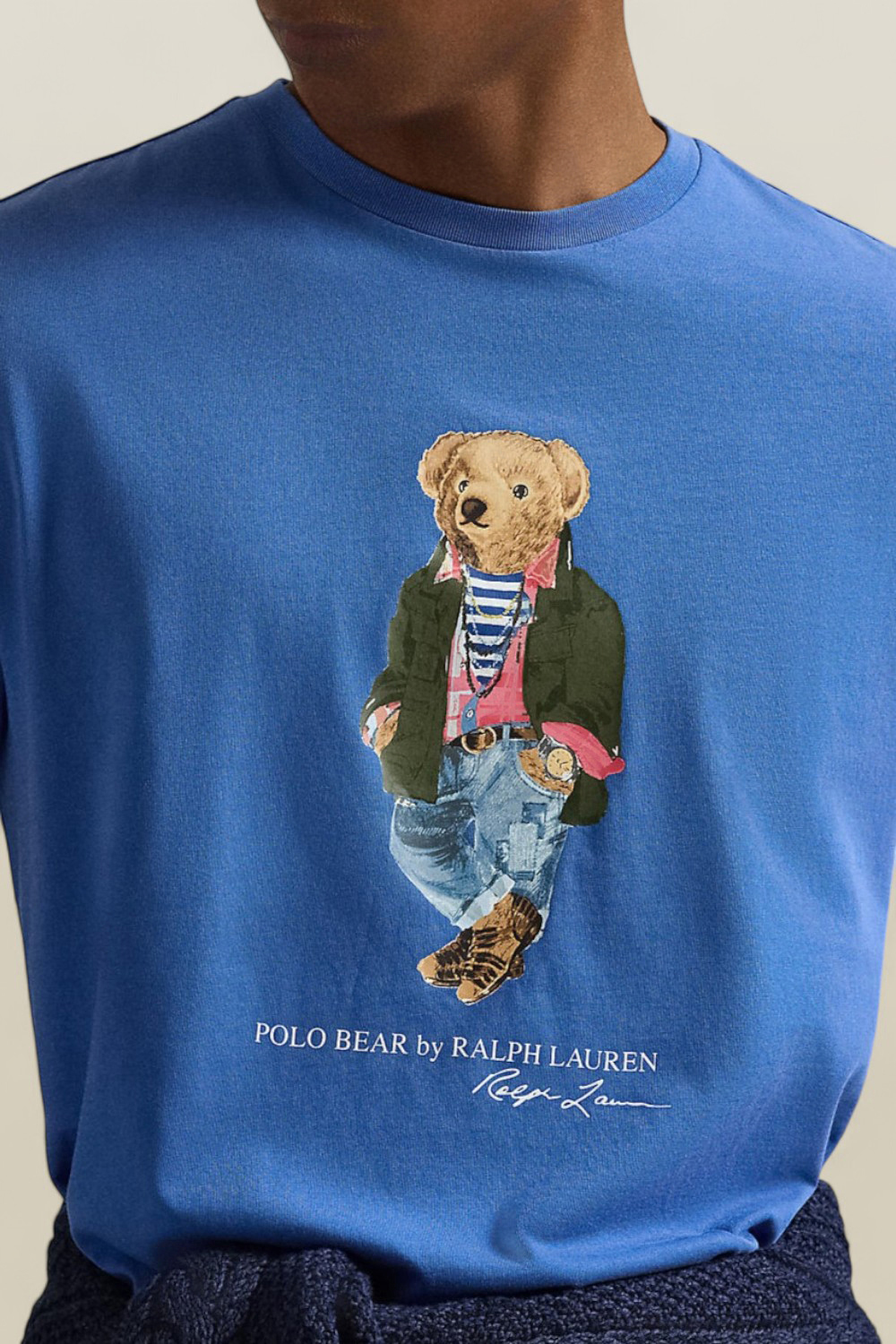 תמונת תקריב דוגמן של חולצת טי POLO RALPH LAUREN