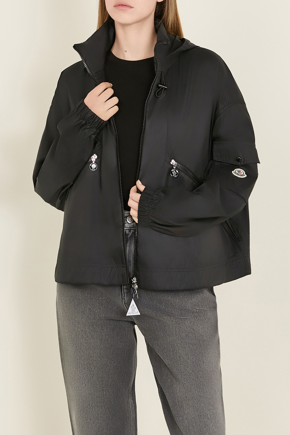 תמונת דוגמן קידמית של מעיל רוח MONCLER
