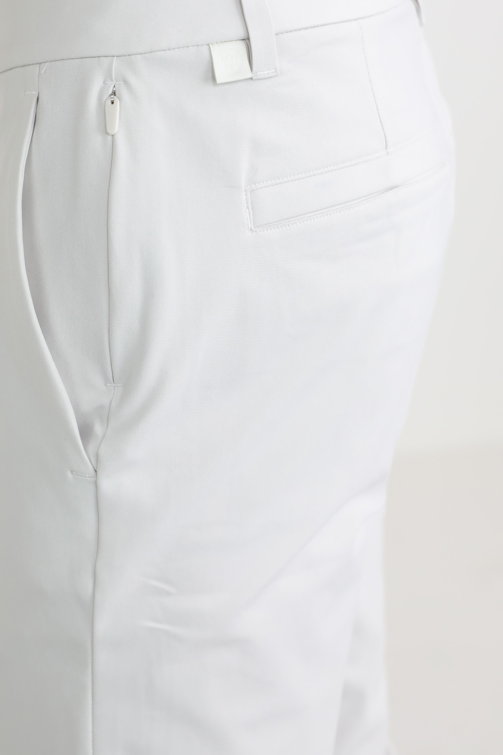 תמונת תקריב דוגמן של ABC Slim-Fit Pant 32