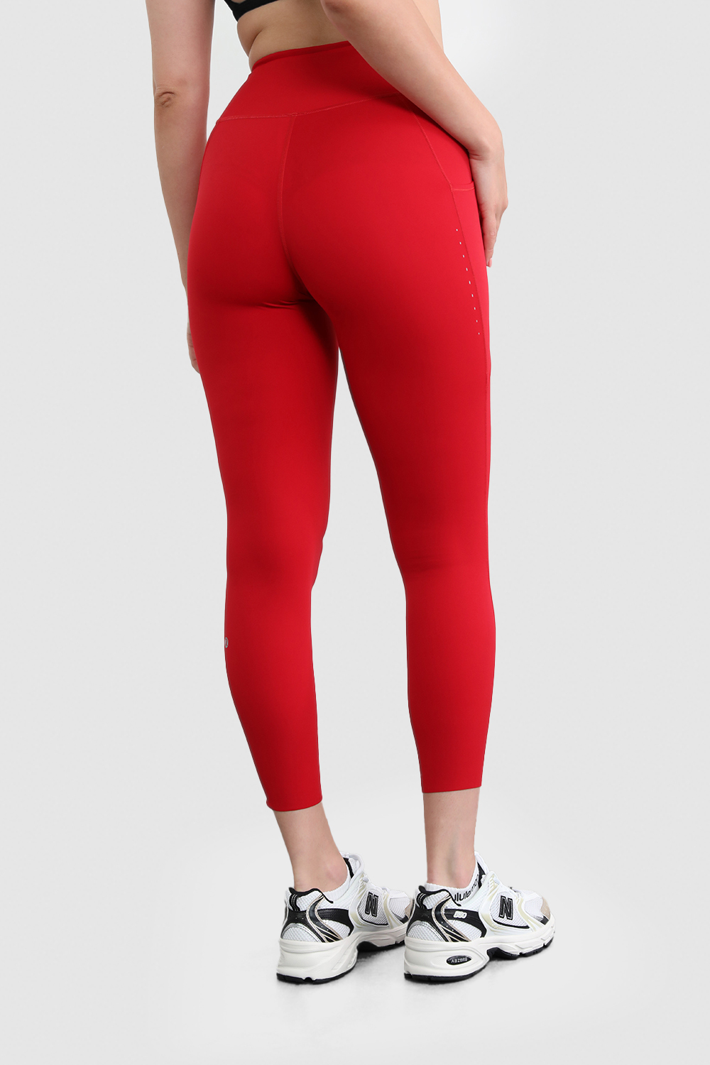 תמונת דוגמן אחורית של Fast and Free High-Rise Tight 25