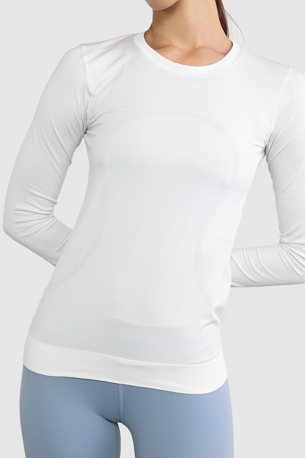 תמונת תקריב דוגמן של Swiftly Relaxed Long Sleeve