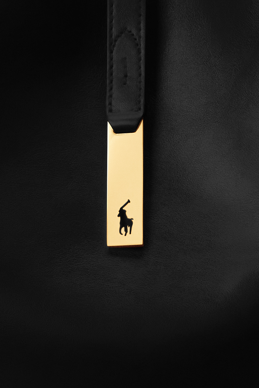 תמונת תקריב של תיק כתף מדיום POLO RALPH LAUREN