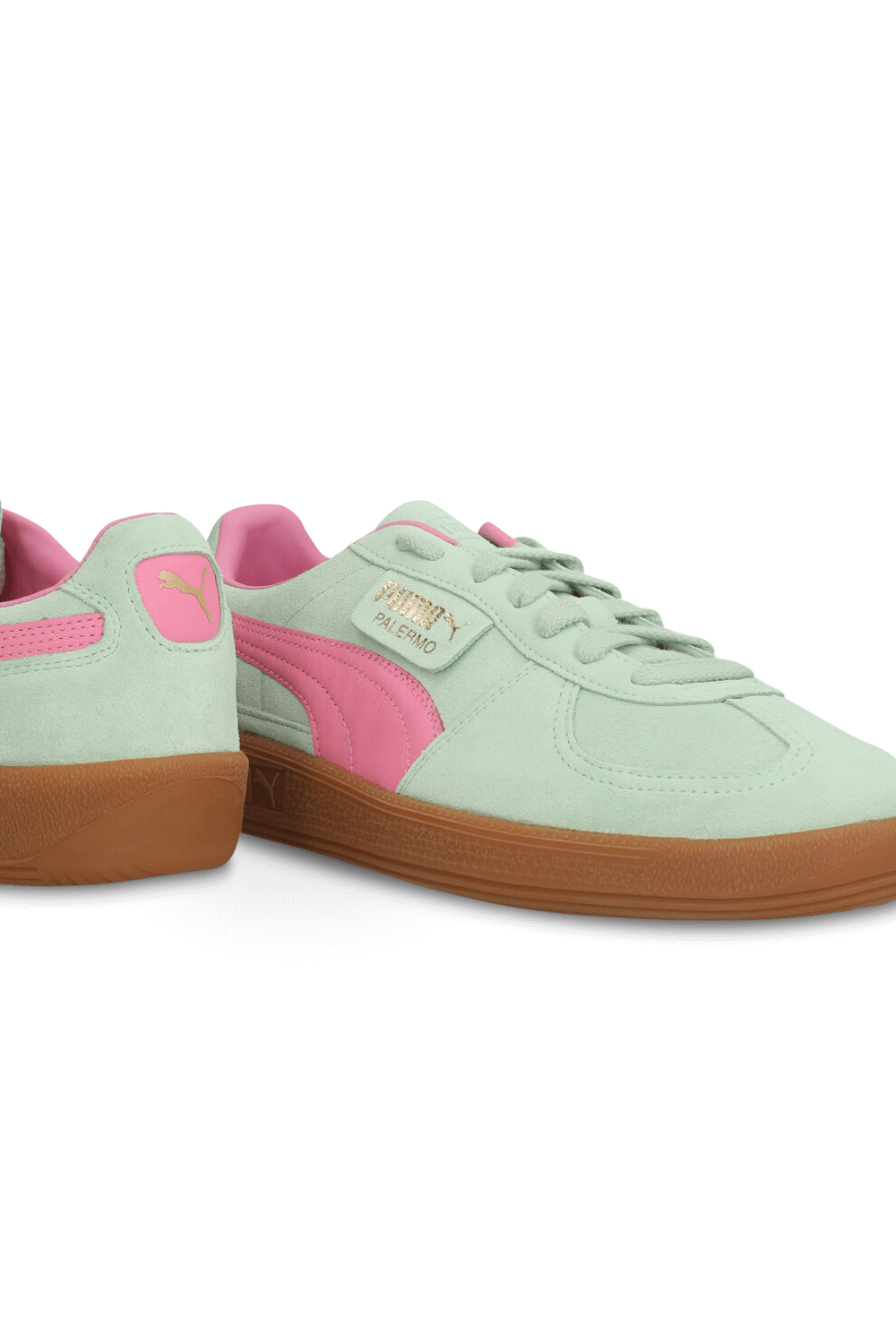 תמונת תקריב של נעלי סניקרס פלרמו PUMA
