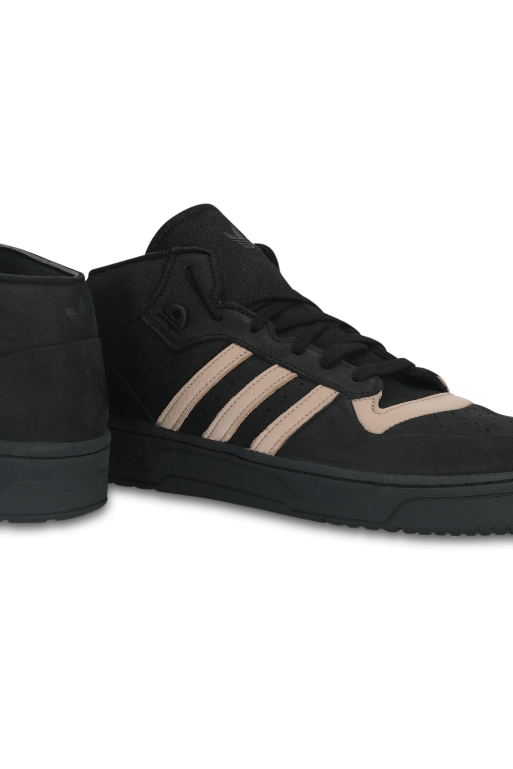 תמונת תקריב של נעלי סניקרס ריברלי ADIDAS ORIGINALS