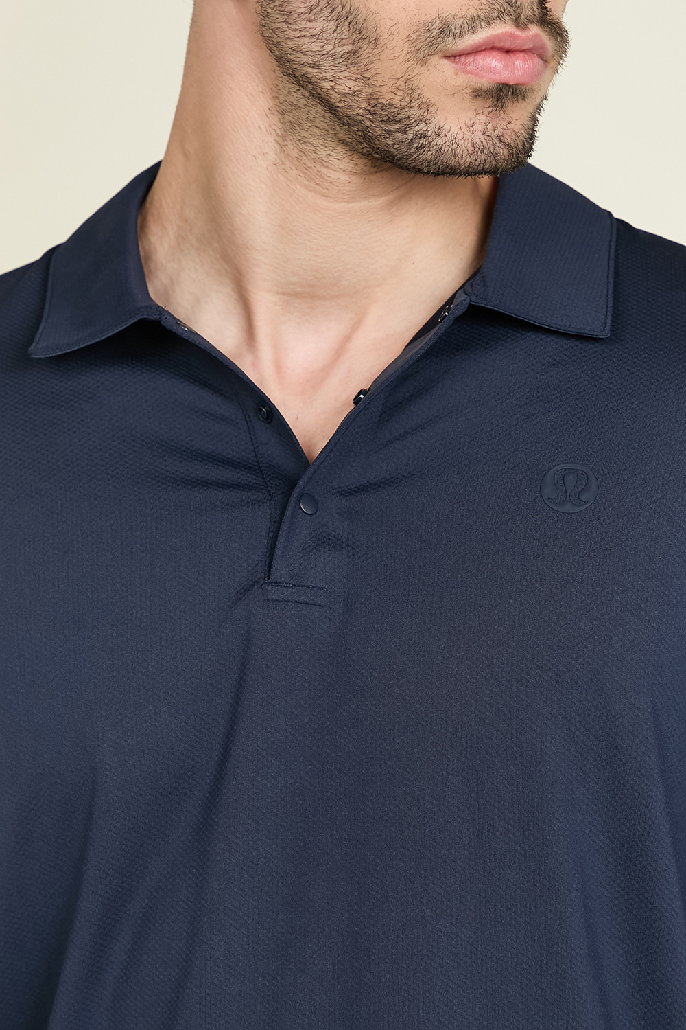 תמונת תקריב דוגמן של Logo Sport Polo Short Sleeve LULULEMON