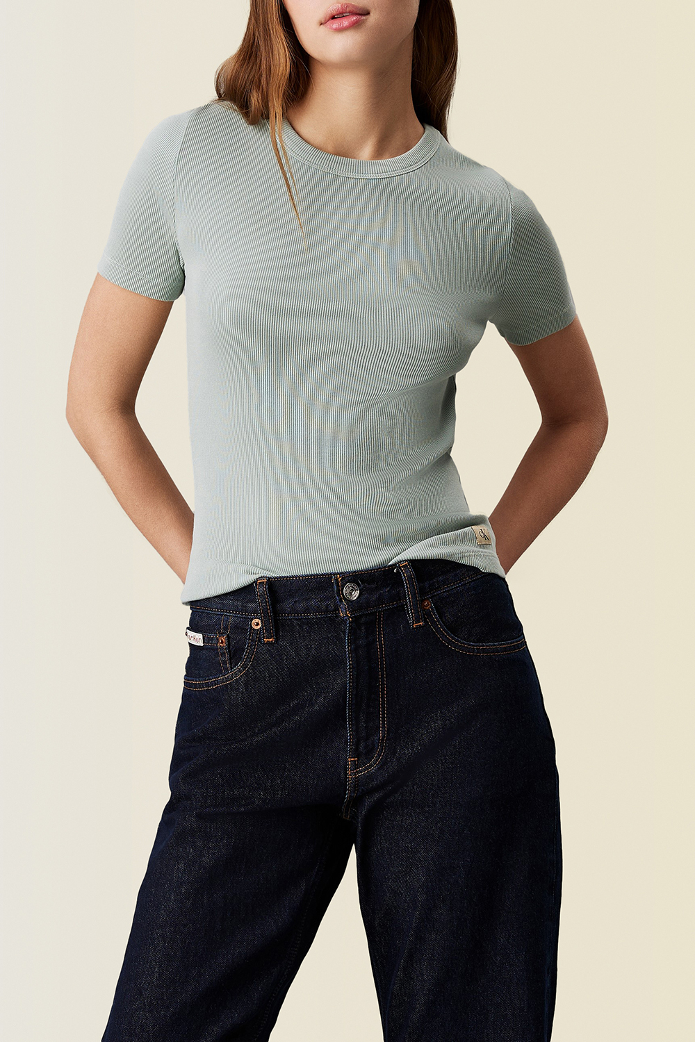 תמונת דוגמן קידמית של חולצת טי ריב CALVIN KLEIN