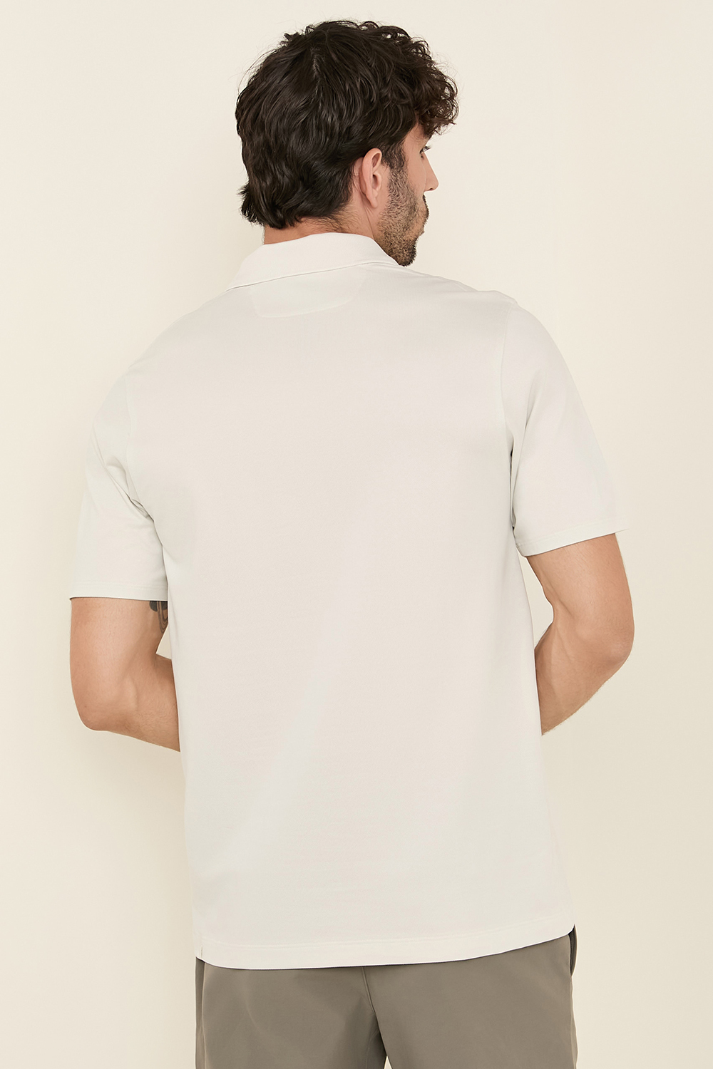 תמונת דוגמן אחורית של Classic-Fit Pique Short-Sleeve Polo Shirt LULULEMON